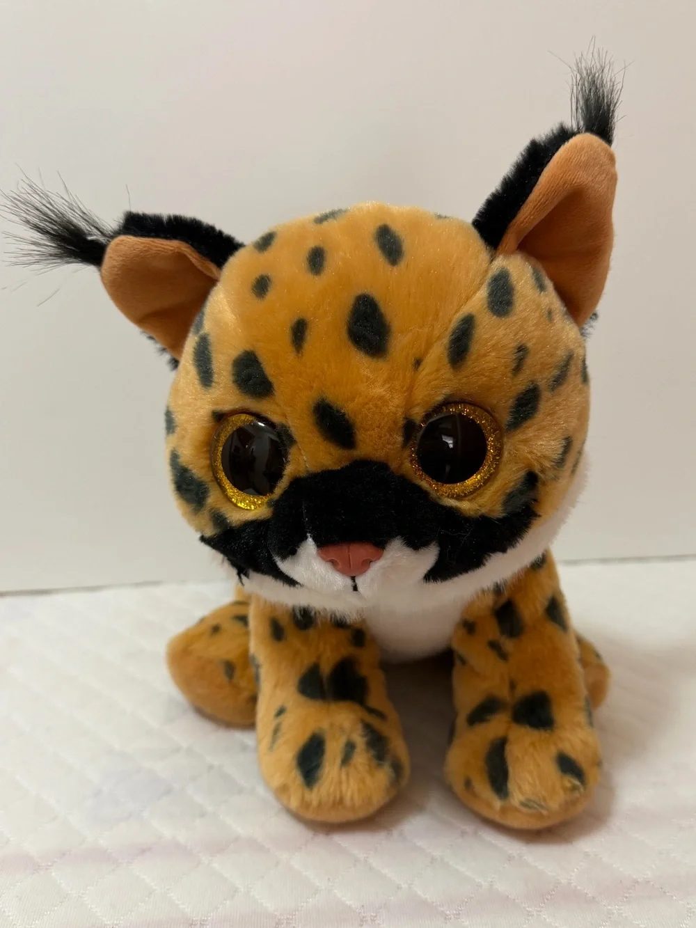 TY Beanie Boo Larry Lynx Plush Toy with Large Glittery Gold Eyes NWOT